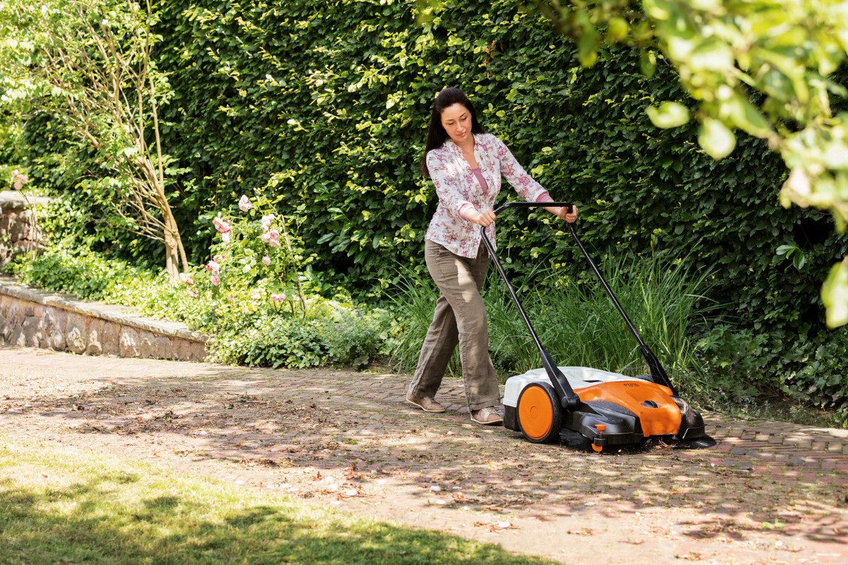 Stihl KG 550 Kehrmaschine (55 cm, 300 m²/h)