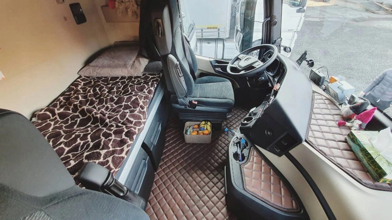Handmade Mercedes Actros ab MP4 Fußmatten Teppich komplett Set