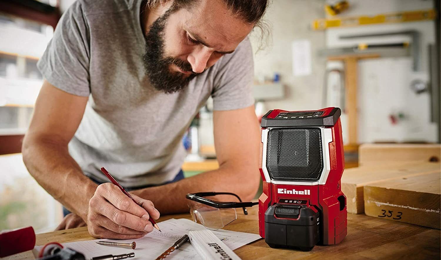 Radio alimentée par batterie Einhell TE-CR 18 Li – Solo (18 V, haut-parleur 90 mm, 10 emplacements mémoire de station, écran LCD, antenne intégrée, connexion AUX, sans batterie ni chargeur)