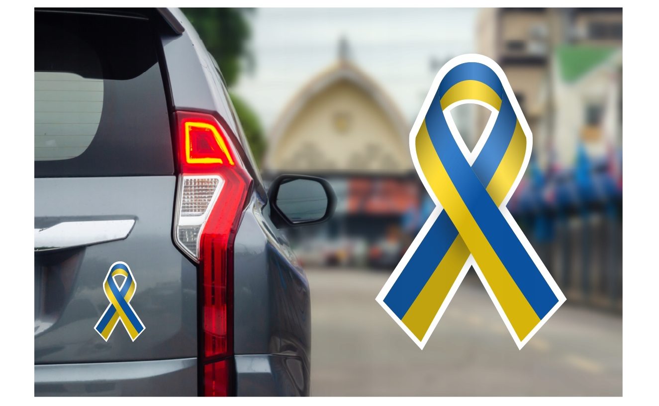 12x naklejek „Solidarność Módlcie się o Wolność Ukraina”.