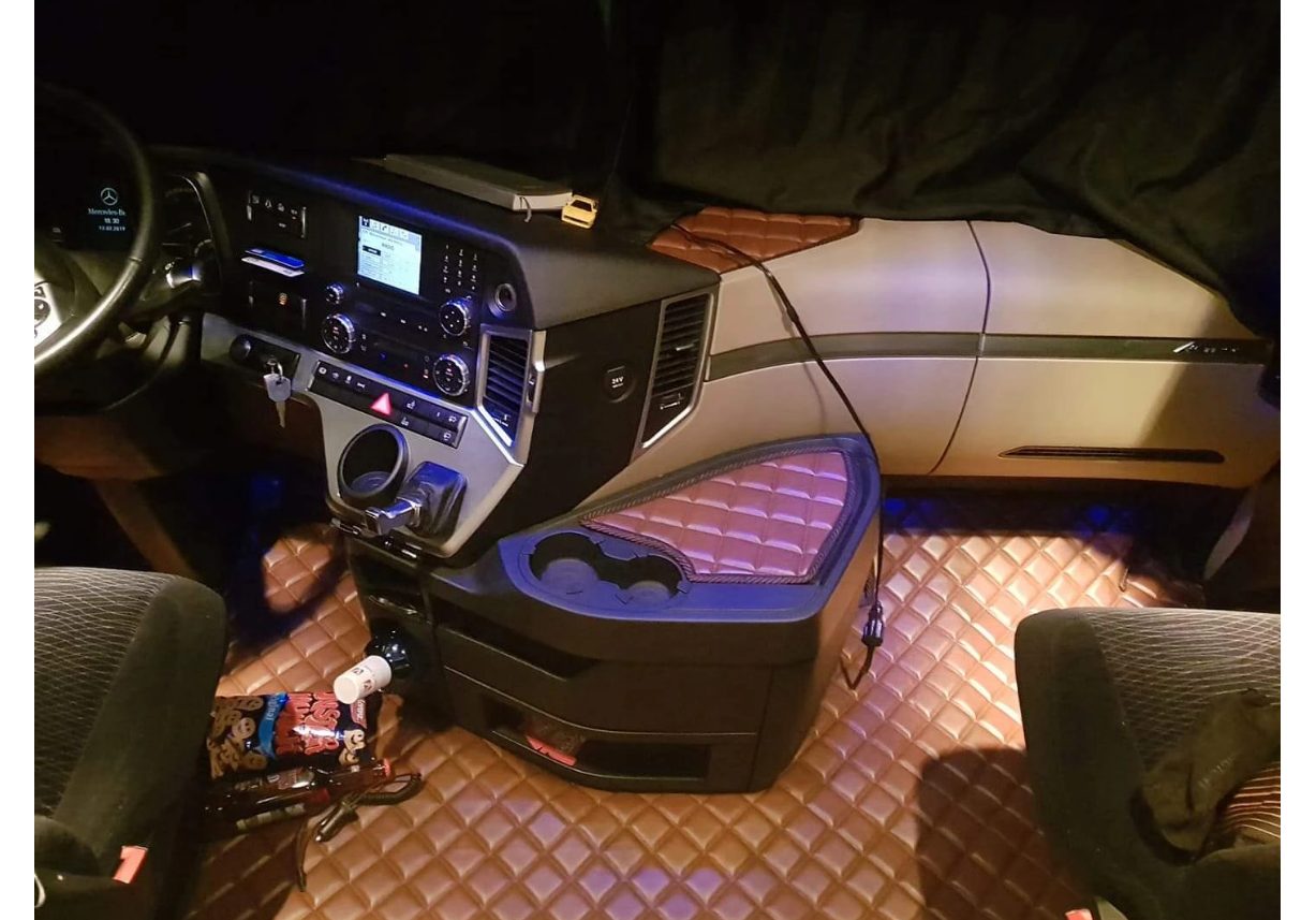 Handmade Mercedes Actros ab MP4 Fußmatten Teppich komplett Set