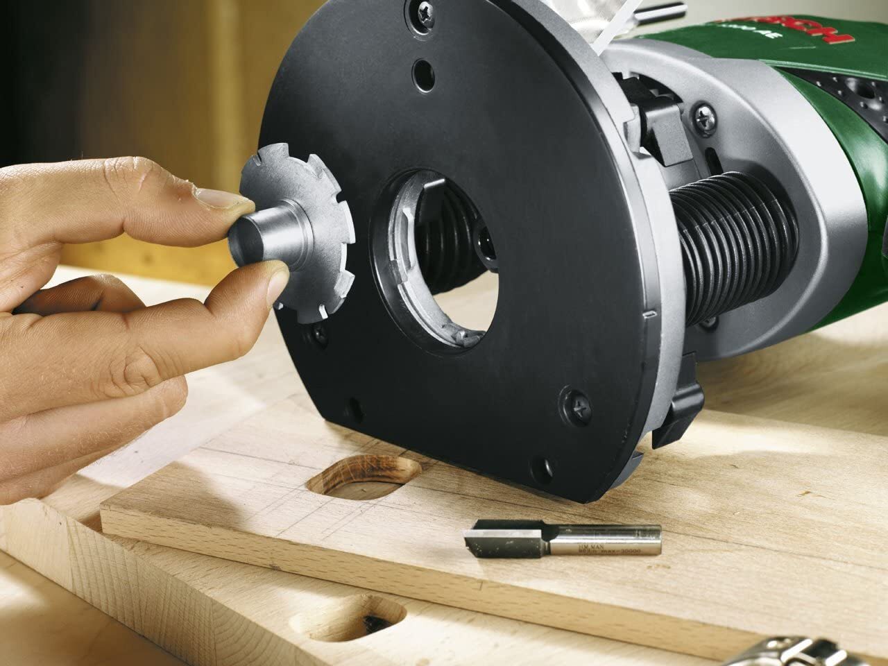 Bosch router POF 1200 AE