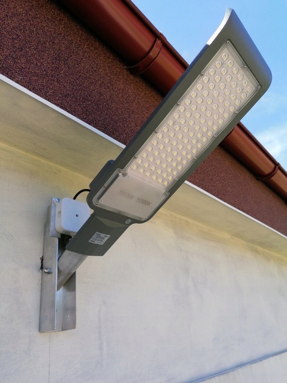LED Lampe Laterne Haus Firma Garage Laterne 100W IP65 5000K 10000lm mit Halterung XXL Set